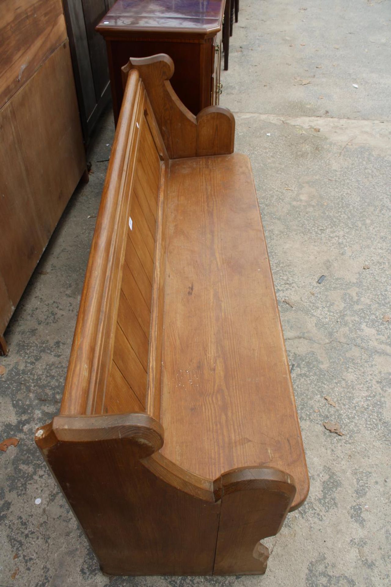 A VICTORIAN PITCH PINE PEW, 61" WIDE - Image 3 of 4