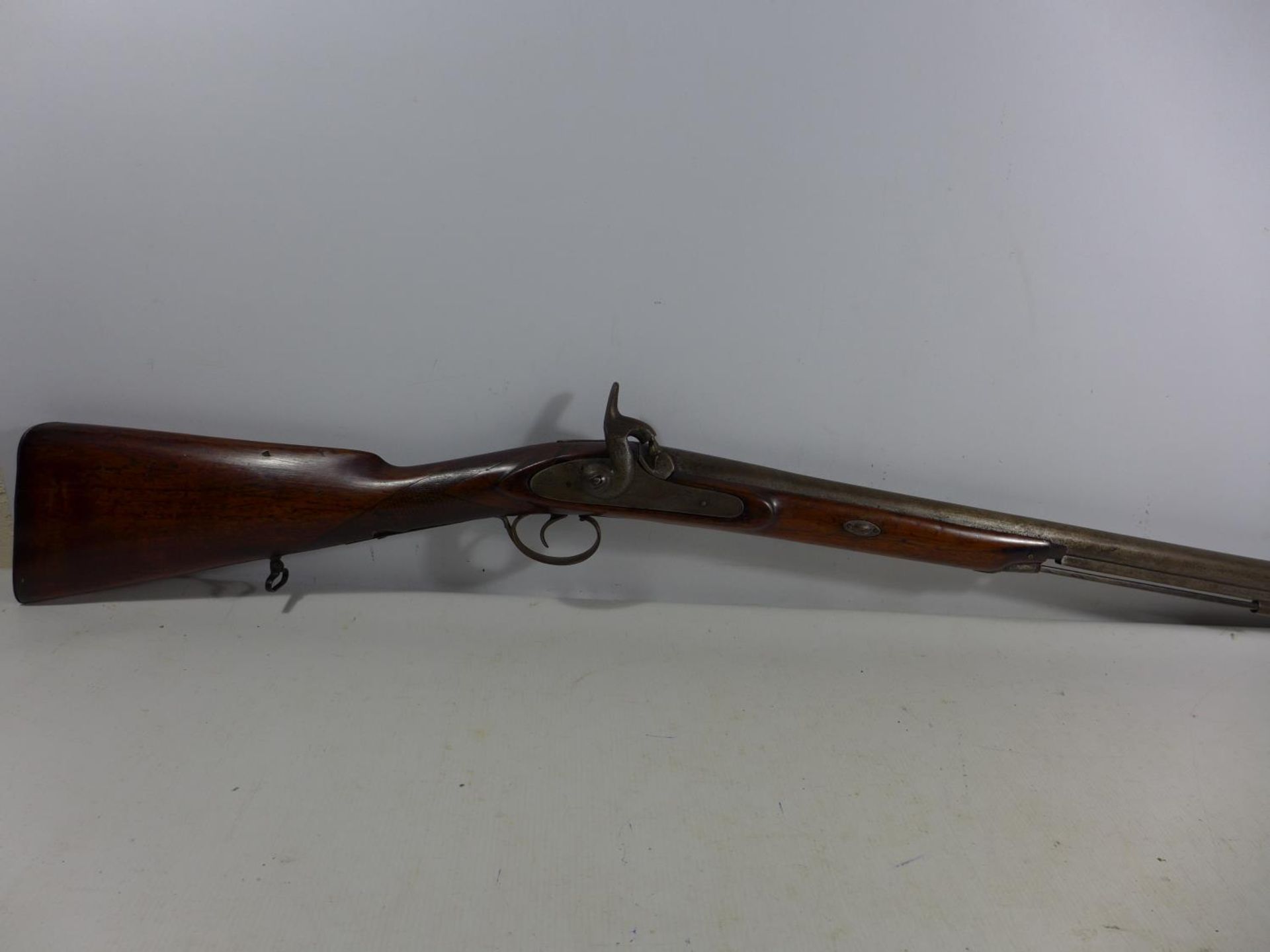 A PERCUSSION CAP 16 BORE SHOT GUN, 86CM BARREL, LENGTH 129CM