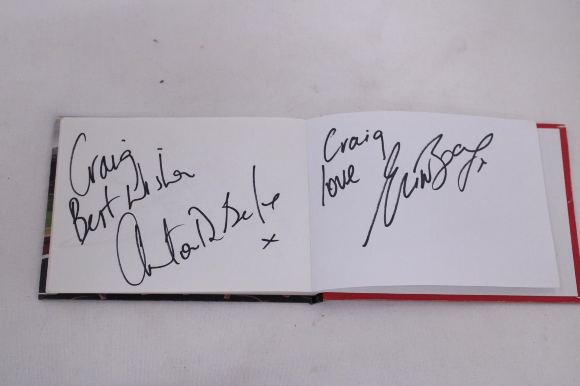 AN AUTOGRAPH BOOK FOR MACCLESFIELD DANCER, CRAIG, WHEN HE DANCED WITH MICHAEL JACKSON ON THE ' - Image 2 of 5