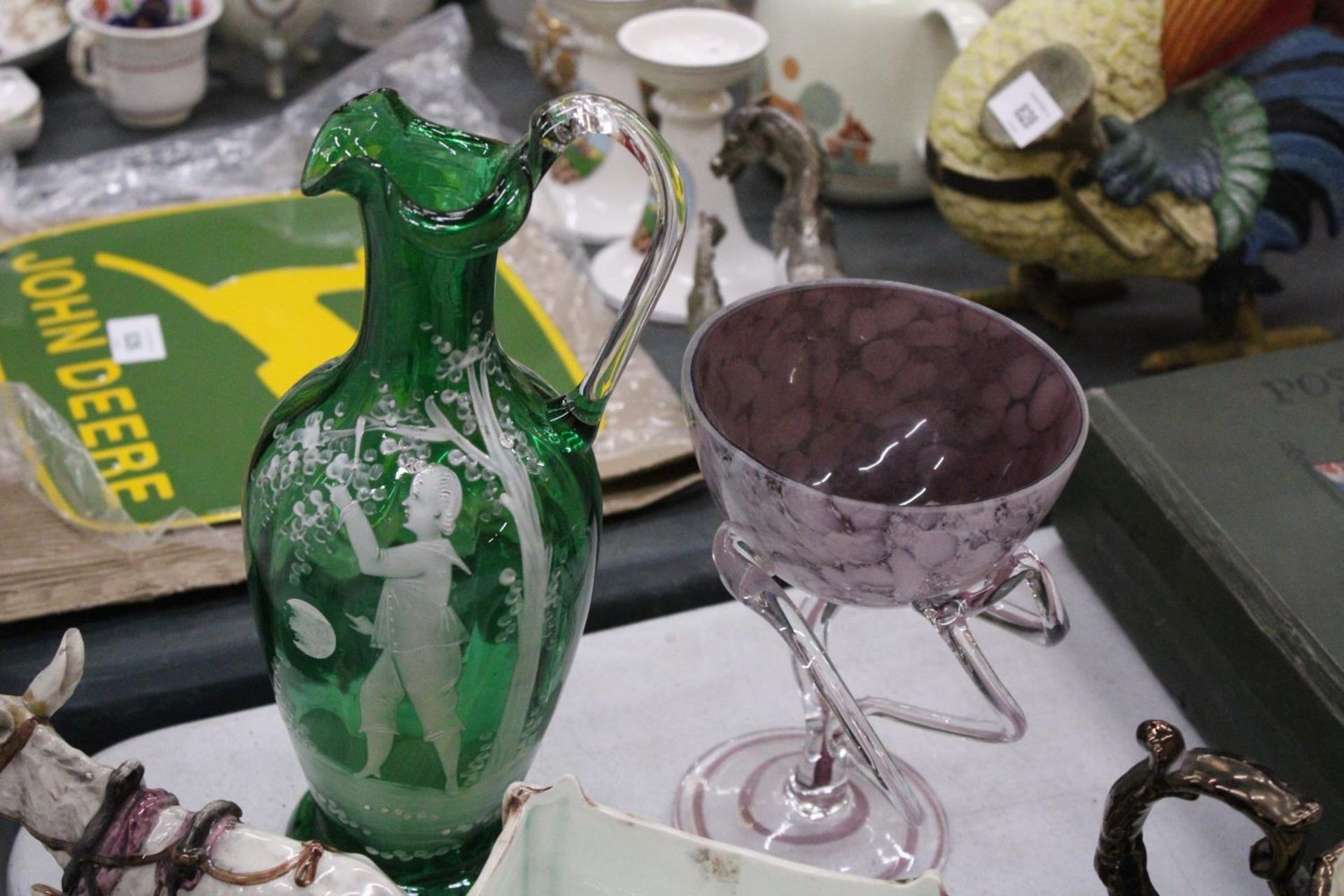 A VINTAGE GREEN MARY GREGORY JUG - A/F, A PIECE OF ART GLASS, CERAMIC DONKEY AND CART PLUS A FRUIT - Image 5 of 5