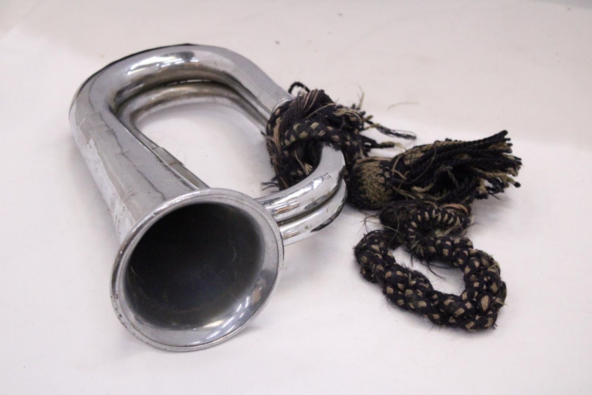 A VINTAGE REGIMENTAL BUGLE BY MATTHEWS AND CO LONDON - Image 2 of 5