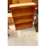 A MODERN PINE 3 TIER OPEN BOOKCASE, 35" WIDE