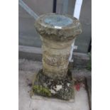 A WEATHERED NATURAL STONE SUNDIAL (H:69CM)