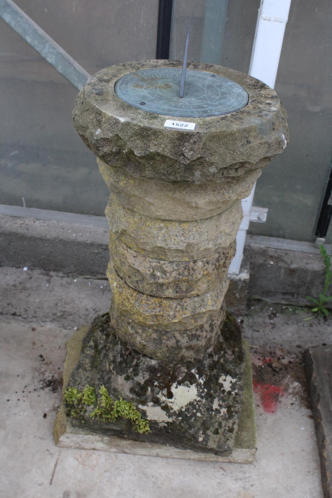 A WEATHERED NATURAL STONE SUNDIAL (H:69CM)