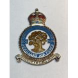 A HALLMARKED BIRMINGHAM SILVER GILT AND ENAMEL MEDAL COUNTY OF NOTTINGHAM SQUADRON AUXILIARY AIR