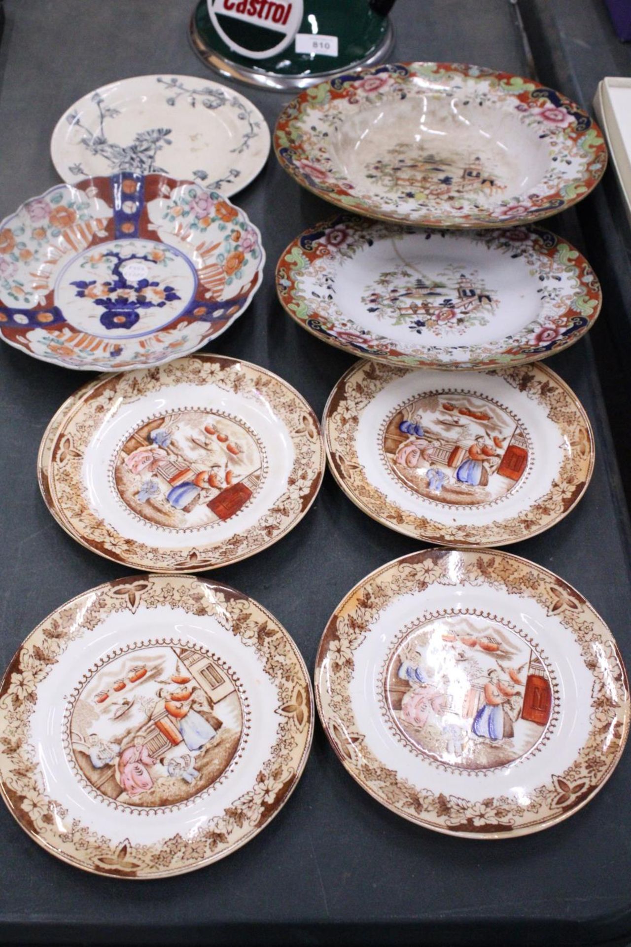 A QUANTITY OF VINTAGE PLATES TO INCLUDE 'INDIANA' PATTERN, ORIENTAL STYLE, ETC