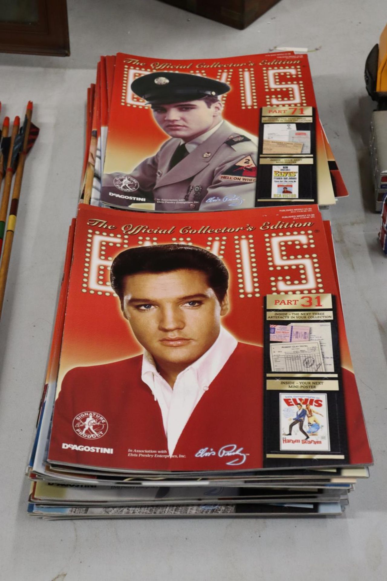 A LARGE QUANTITY OF OFFICIAL COLLECTOR'S EDITIONS, 'ELVIS' BY DEAGOSTINI, IN GOOD CONDITION