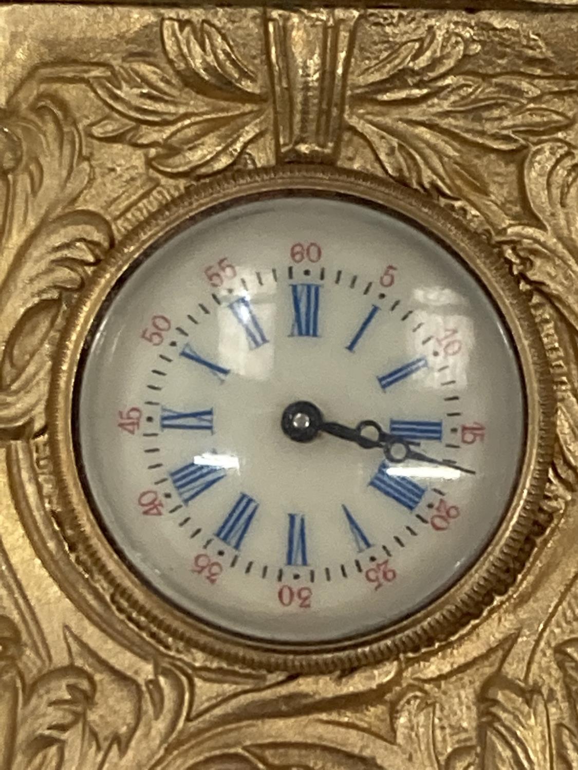 A MINIATURE GILDED FRENCH CLOCK WITH KEY HEIGHT 3.5" SEEN WORKING BUT NO WARRANTY - Image 6 of 6