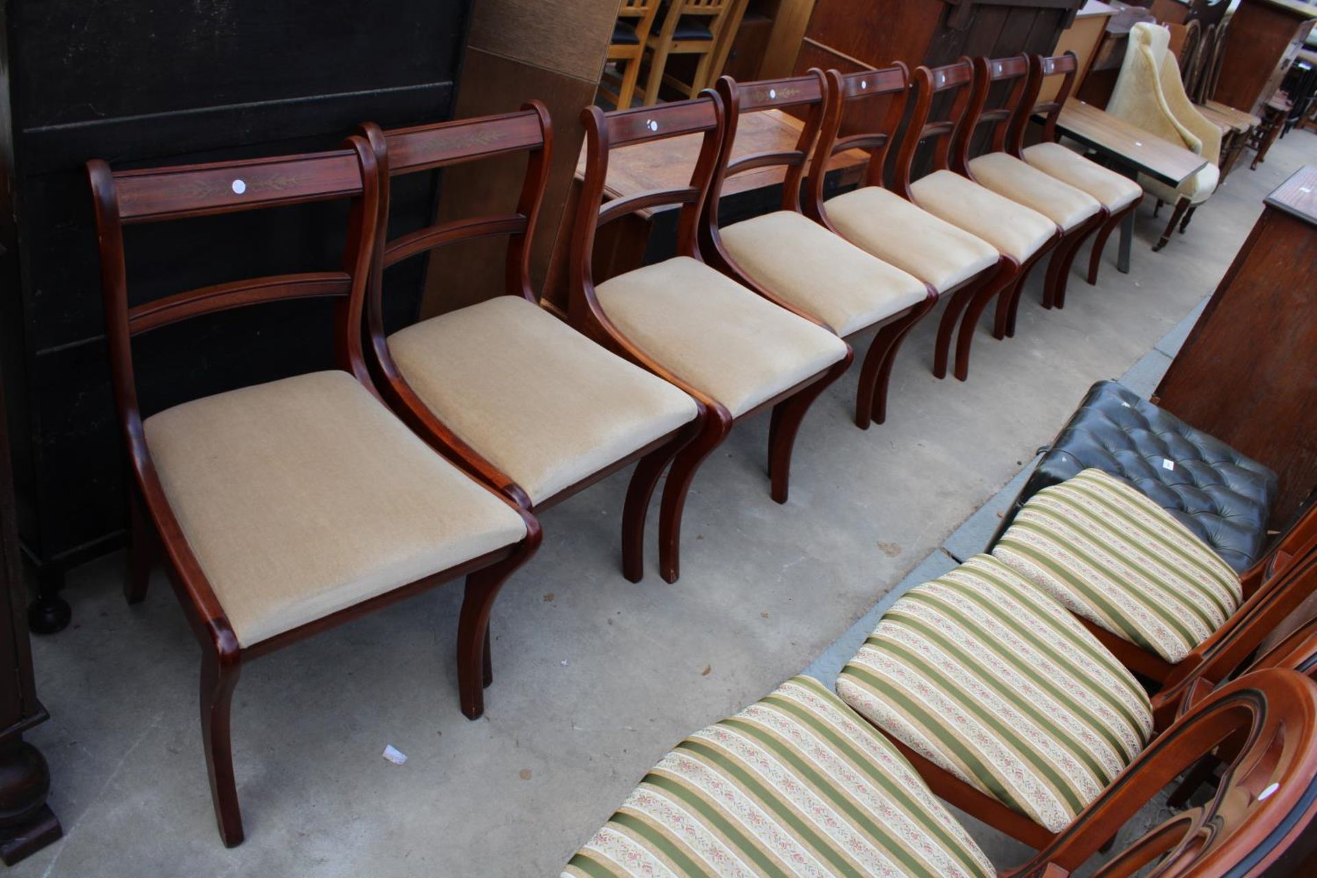 A SET OF 8 REGENCY STYLE MAHOGANY AND BRASS INLAY DINING CHAIRS