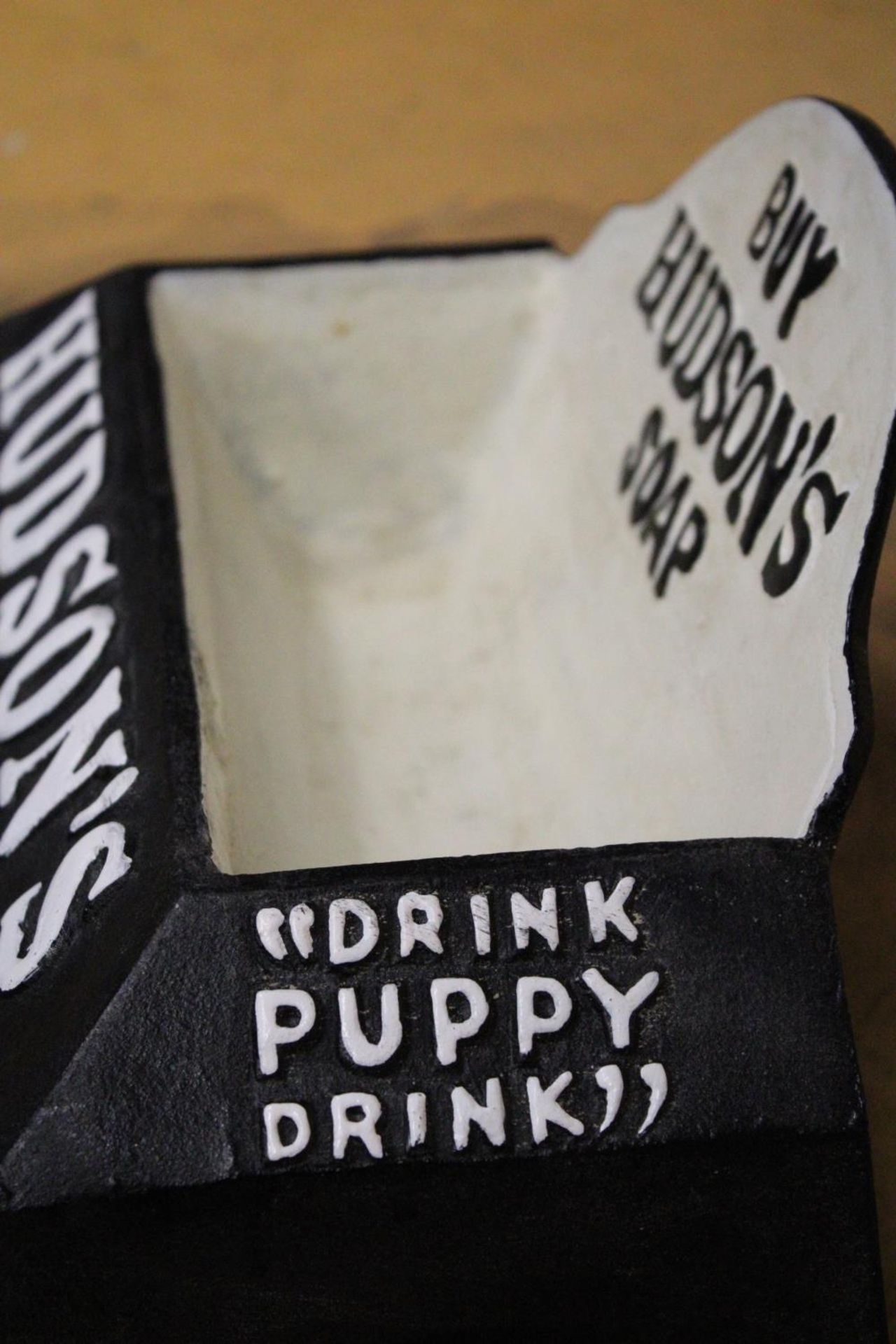 A LARGE CAST DOG WATER BOWL ADVERITISING HUDSON SOAPS - Bild 4 aus 4