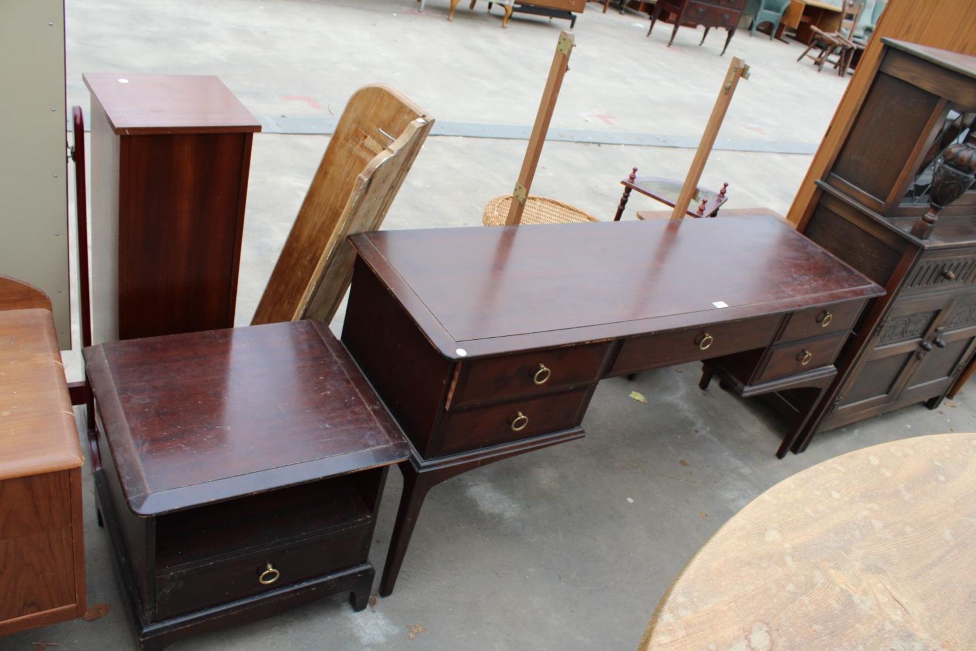 A STAG MINSTREL DRESSING TABLE, 60" WIDE AND BEDSIDE CHEST