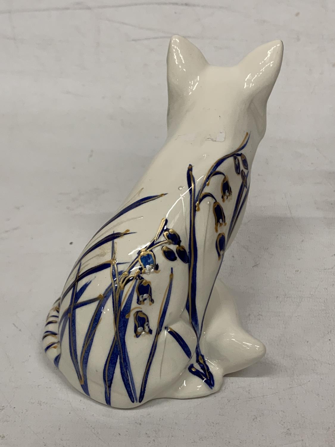 AN ANITA HARRIS FOX (BLUEBELL'S) SIGNED IN GOLD - Image 3 of 4