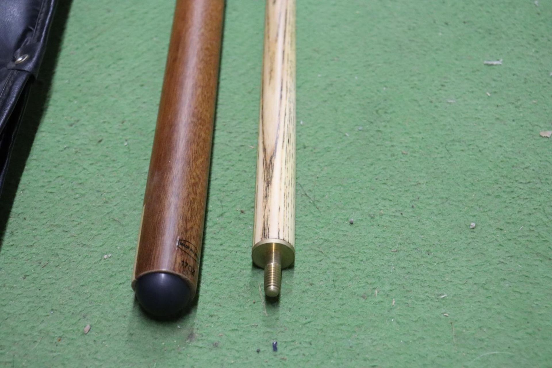 A SNOOKER CUE IN A SOFT CASE - Image 6 of 6