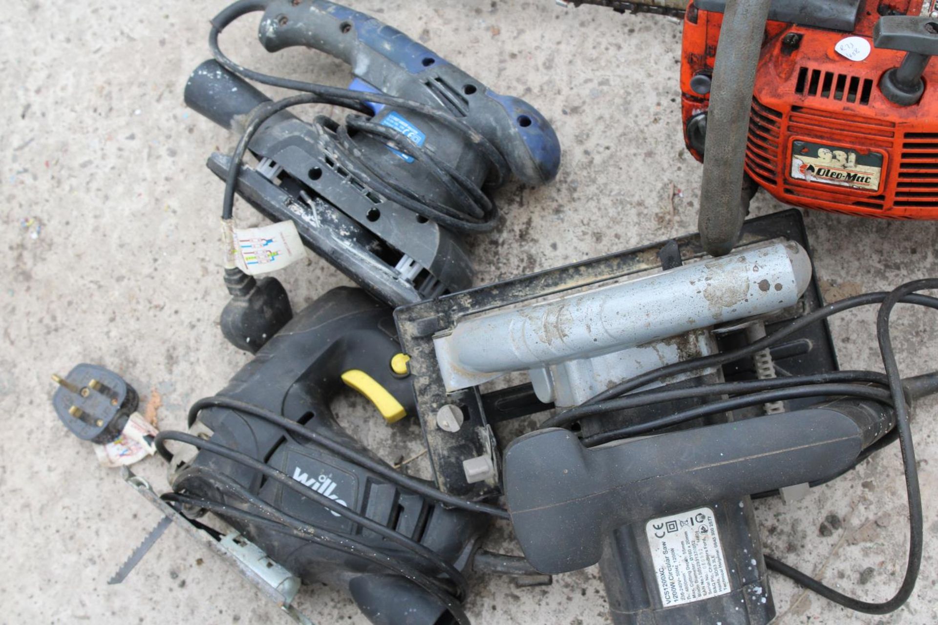 AN ASSORTMENT OF TOOLS TO INCLUDE A PETROL CHAINSAW AND A WORKZONE BATTERY DRILL ETC - Bild 3 aus 4