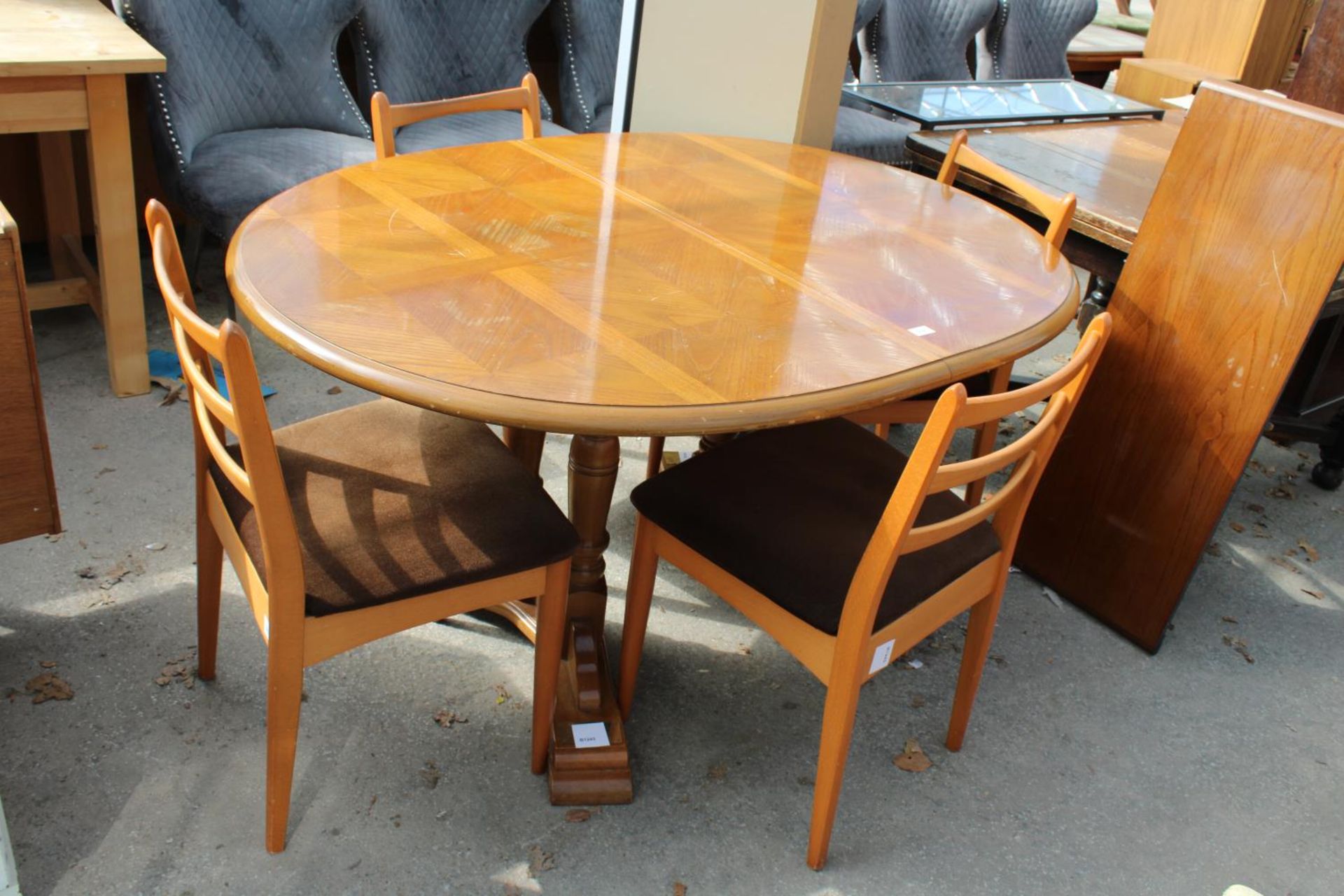 A MODERN TWIN-PEDESTAL EXTENDING DINING TABLE, 56" X 41" (LEAF 15") AND 4 SCHREIBER DINING CHAIRS