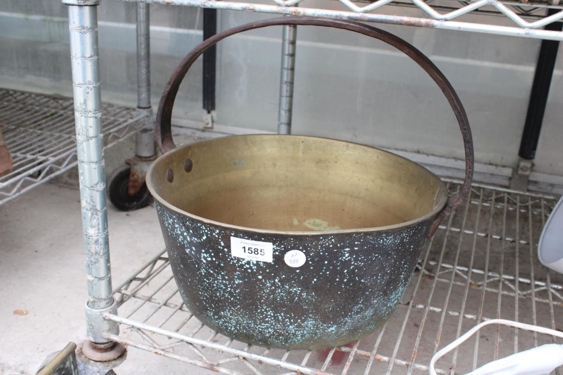 A VINTAGE BRASS JAM PAN WITH STEEL HANDLE