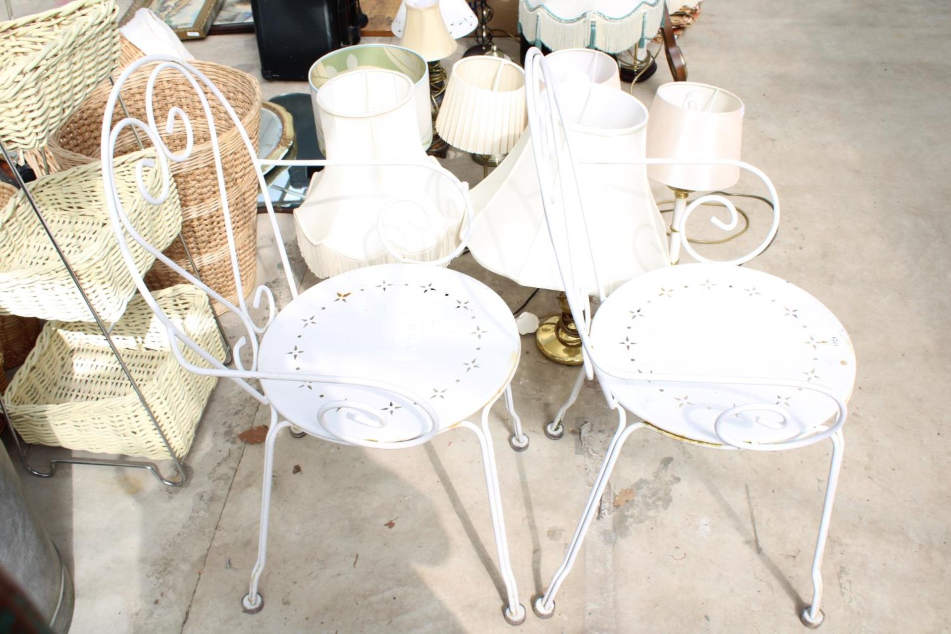 A PAIR OF DECORATIVE METAL BISTRO CHAIRS - Image 2 of 2