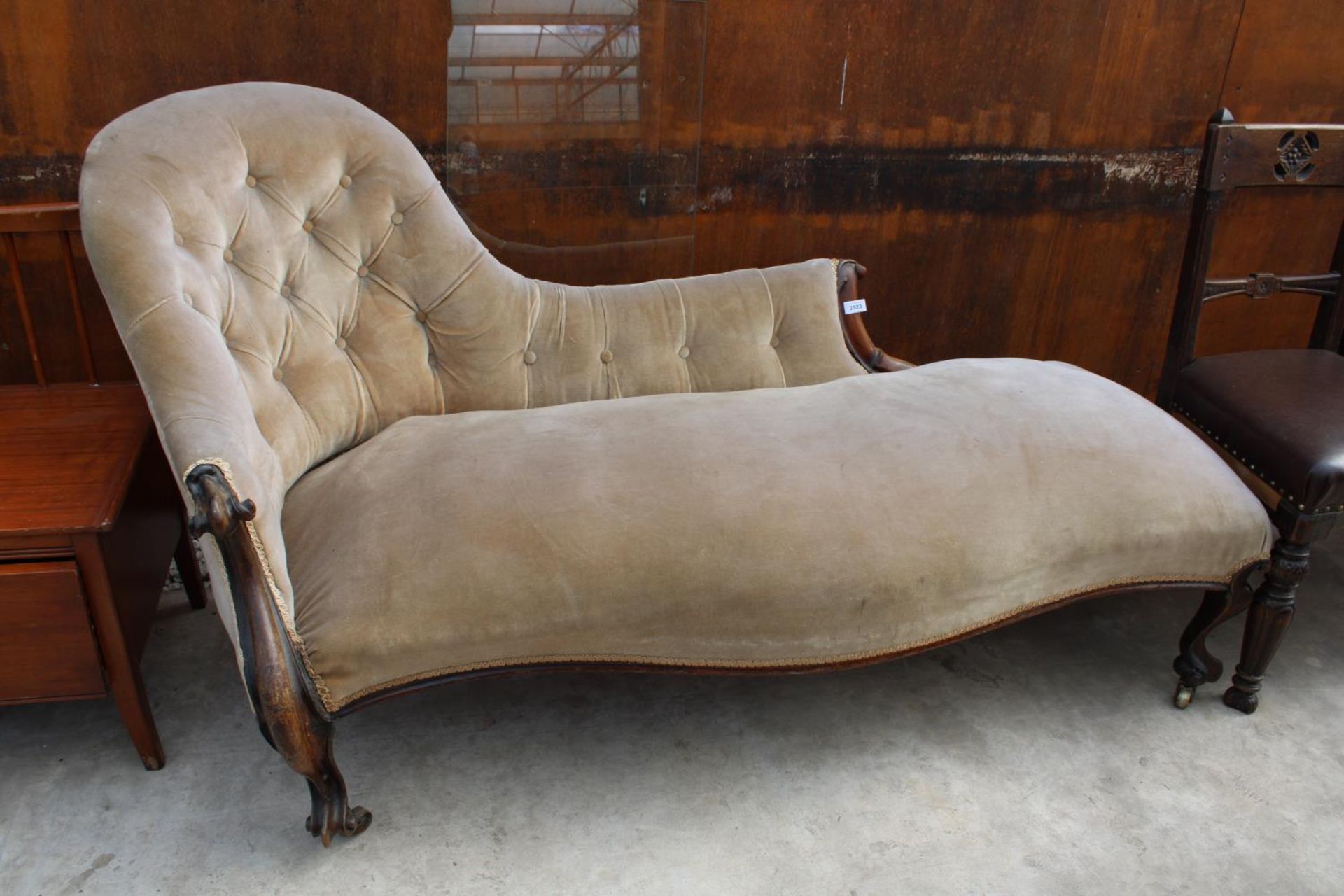 A VICTORIAN MAHOGANY CHAISE LONGUE WITH SCROLL ARM AND LEGS