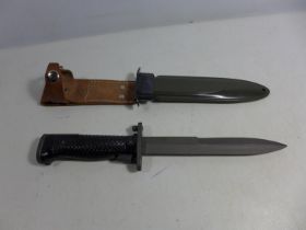 A U.S.M5 BAYONET AND SCABBARD, 17CM BLADE, LENGTH 32CM