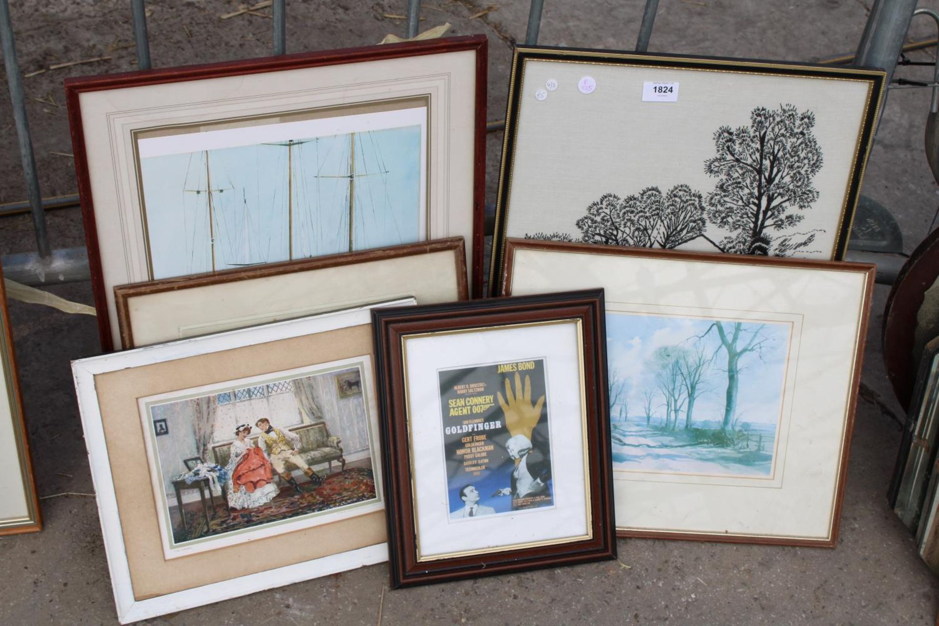 AN ASSORTMENT OF FRAMED PRINTS AND PICTURES