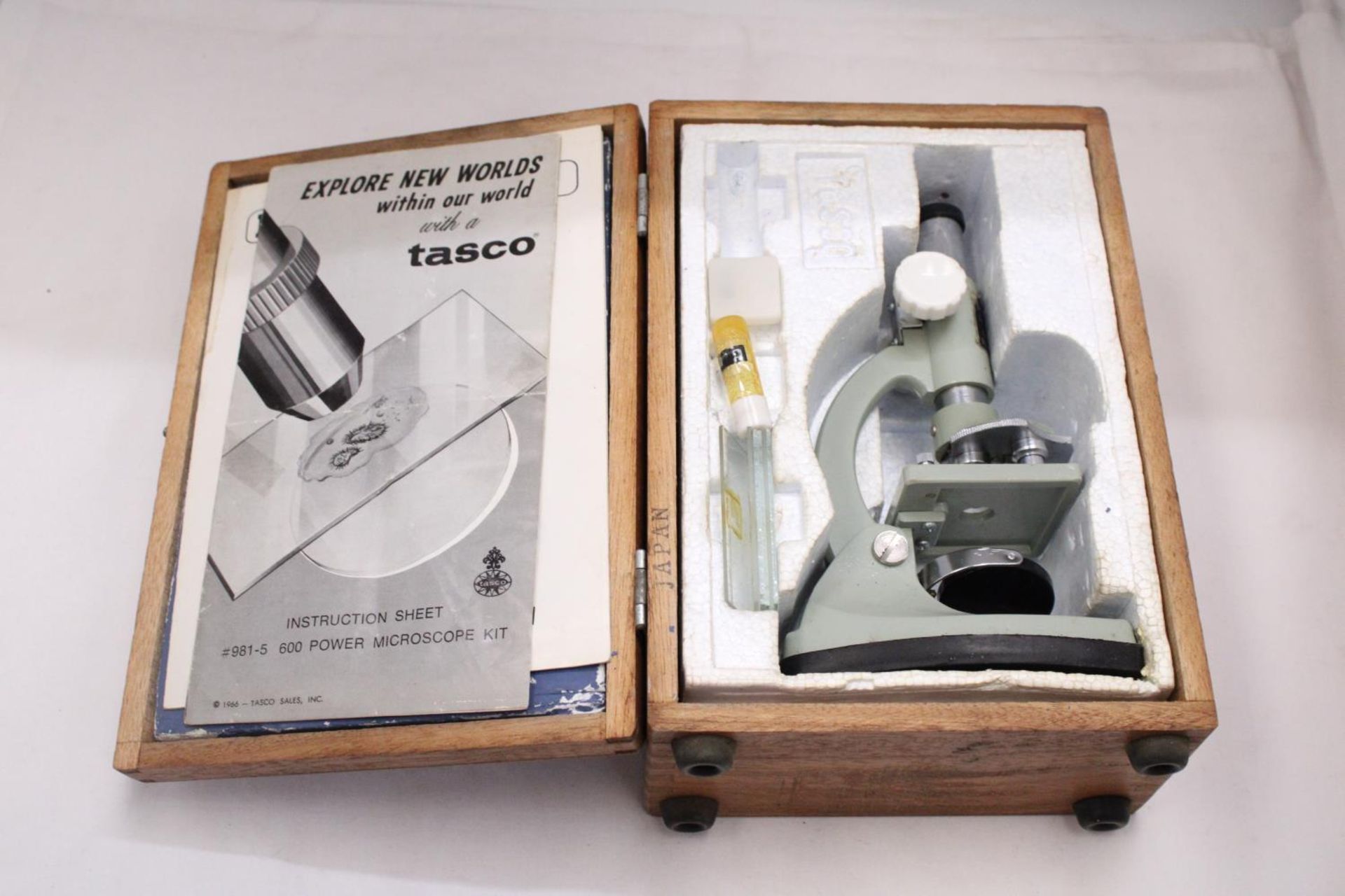A VINTAGE, BOXED, TASCO MICROSCOPE WITH INSTRUCTIONS