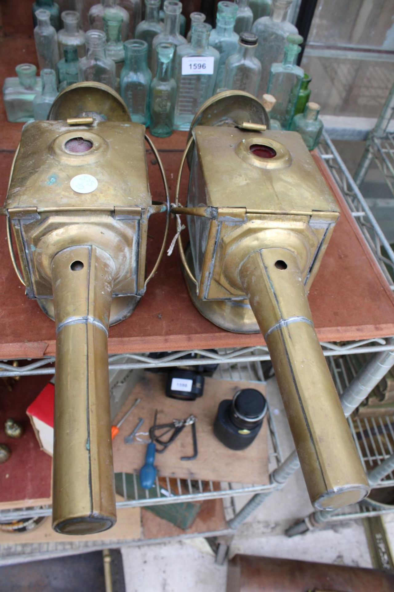 A PAIR OF VINTAGE BRASS COACH LAMPS - Image 2 of 2