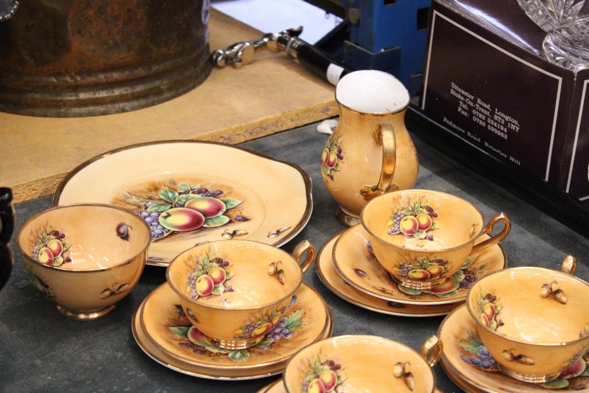 A QUANTITY OF "BARONESS" WARE TO INCLUDE A JUG, SUGAR BOWL, CUPS, SAUCERS AND PLATES - Bild 3 aus 5