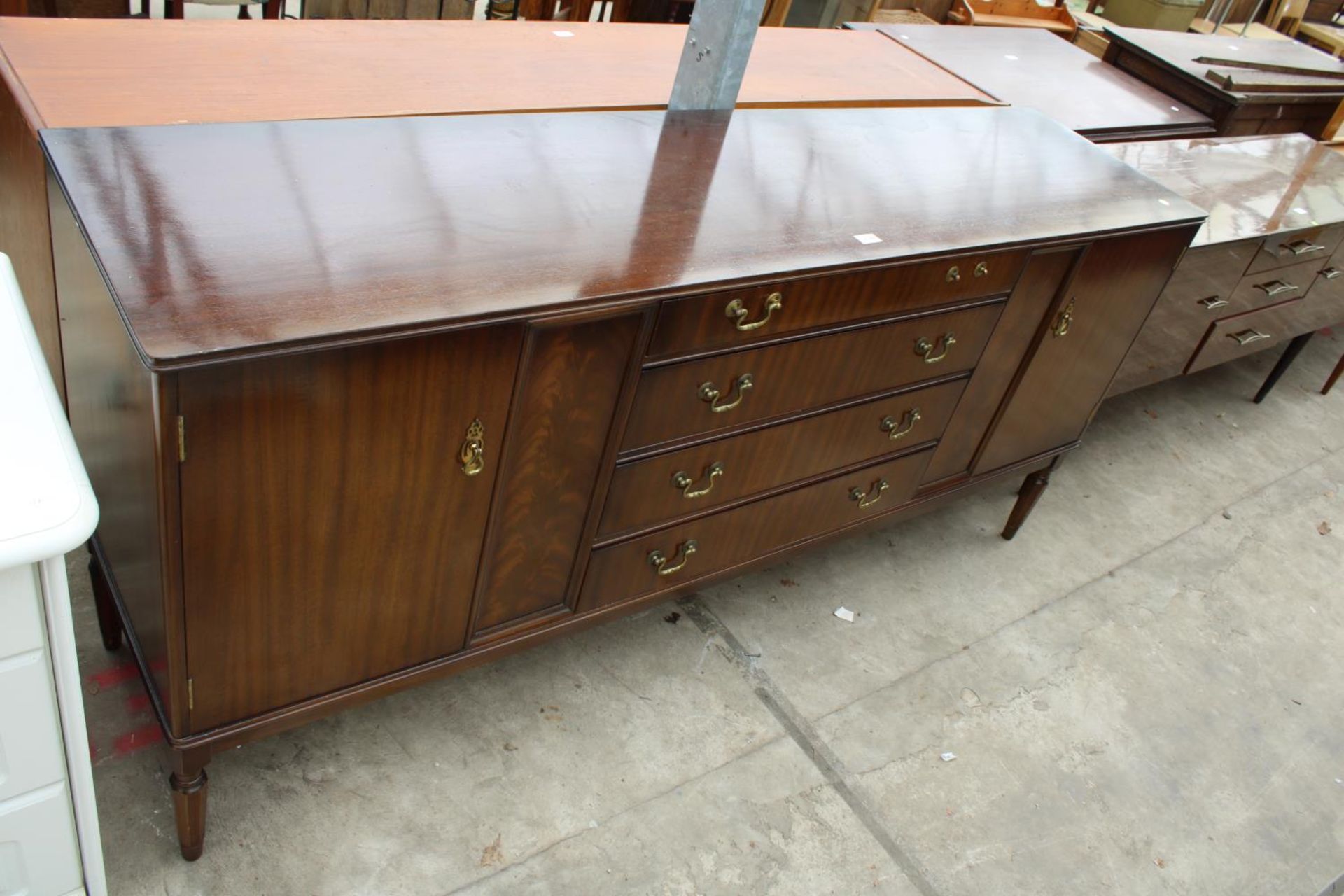 A MAHOGANY STRONGBOW FURNITURE SIDEBOARD ENCLOSING FOUR DRAWERS AND TWO CUPBOARDS, 72" WIDE