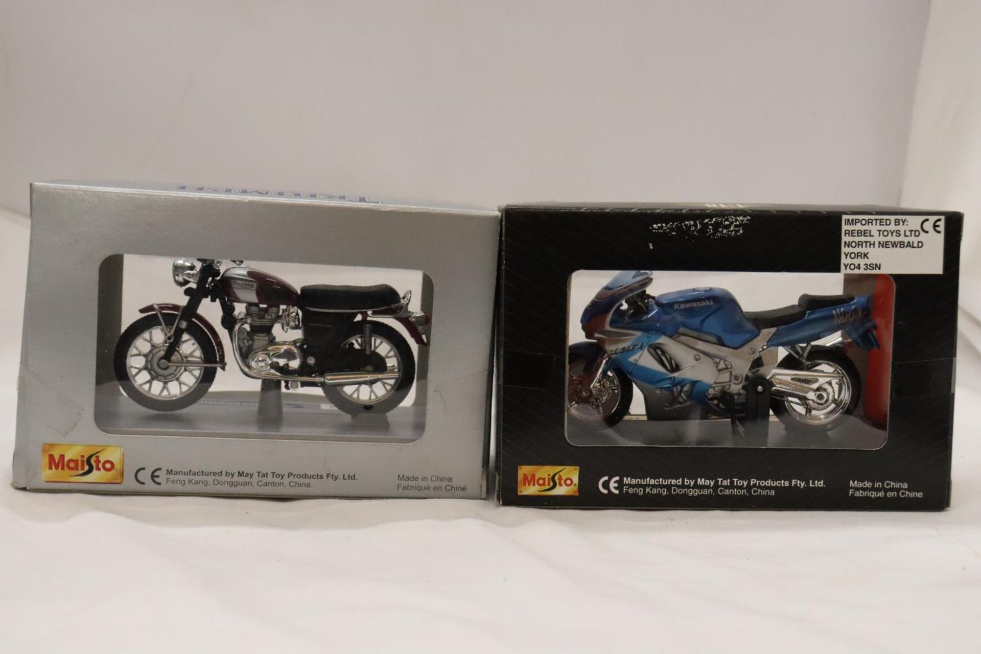 TWO AS NEW MODEL MOTORBIKES IN BOXES - A TRIUMPH T120 BONNEVILLE AND A KAWASAKI - Image 6 of 8