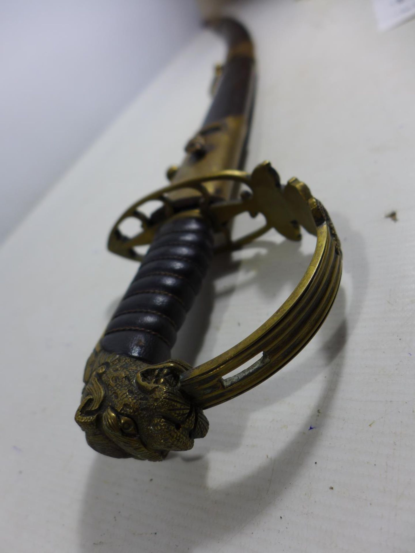 A REPLICA OF A BRITISH NAPOLEONIC WAR OFFICERS SWORD AND SCABBARD, 81CM BLADE, LENGTH 96CM - Image 8 of 8