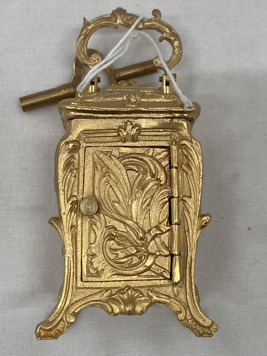 A MINIATURE GILDED FRENCH CLOCK WITH KEY HEIGHT 3.5" SEEN WORKING BUT NO WARRANTY - Image 3 of 6