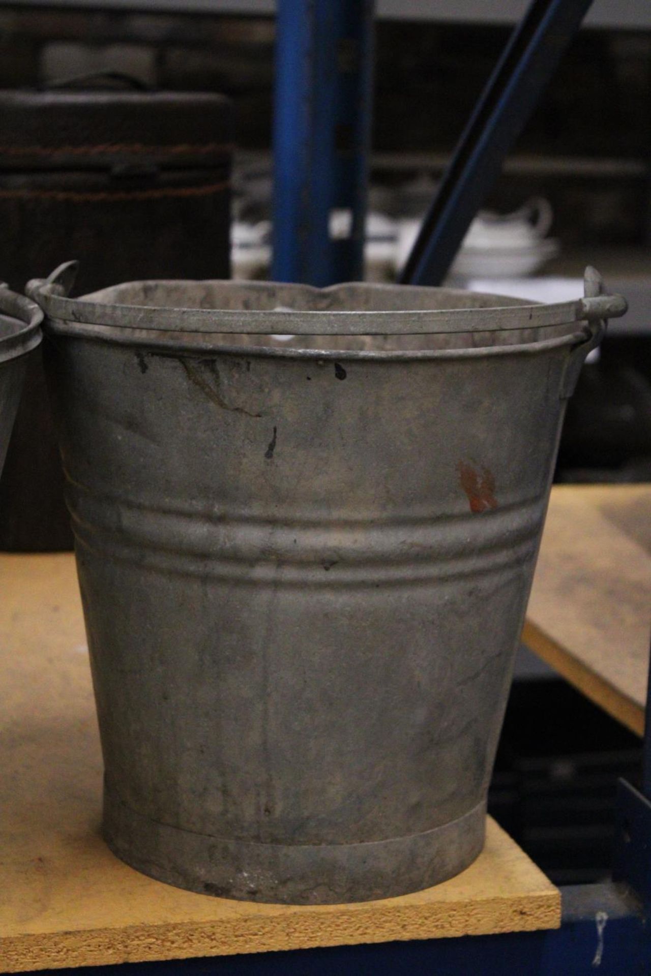 A PAIR OF WW2 GALVANISED SAND BUCKETS - Image 4 of 4