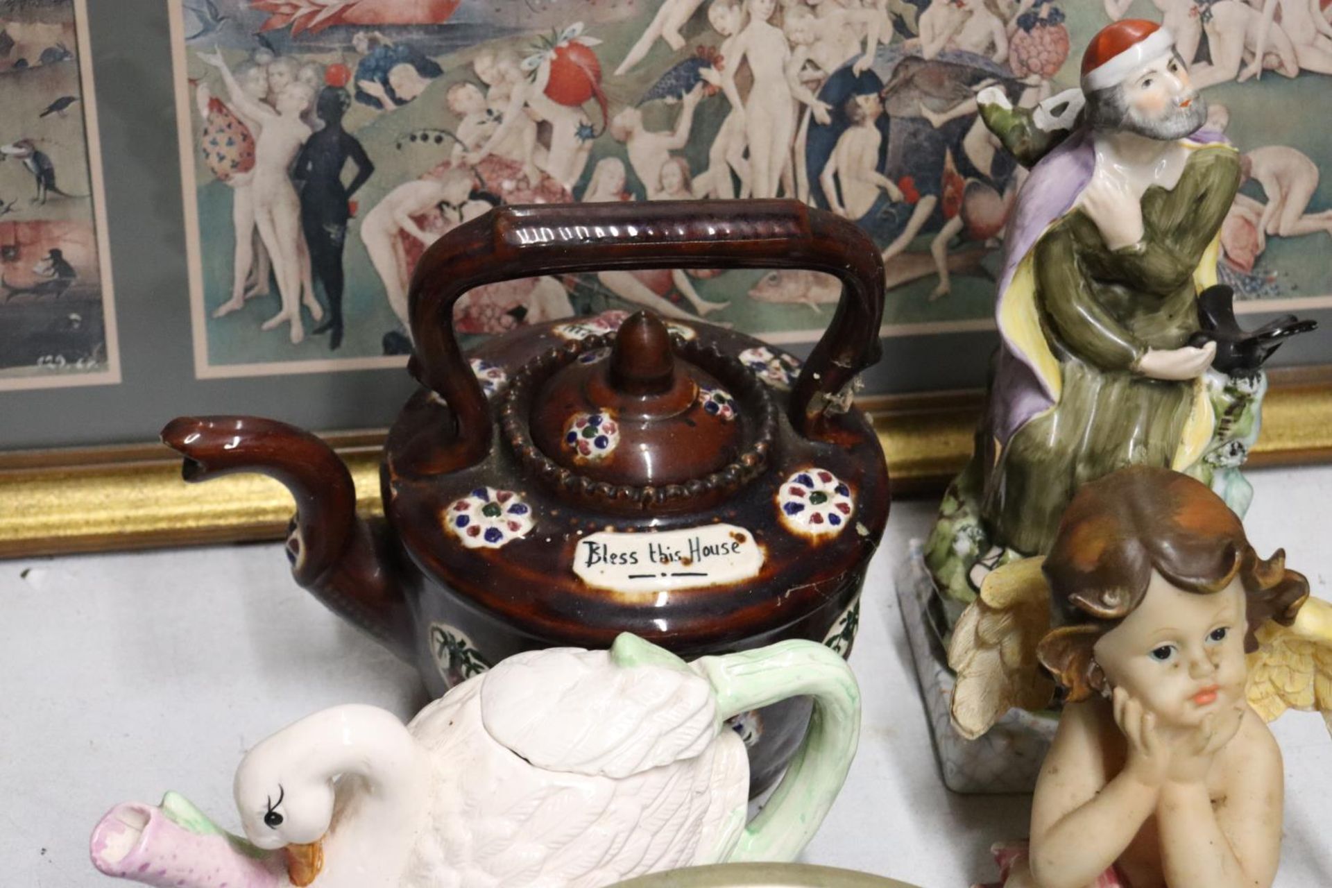 A MIXED LOT TO INCLUDE "ANGEL" WALL PLAQUES, A SWAN TEA POT, STAFFORDSHIRE FIGURE OF "ELIJAH" (A/ - Image 6 of 6