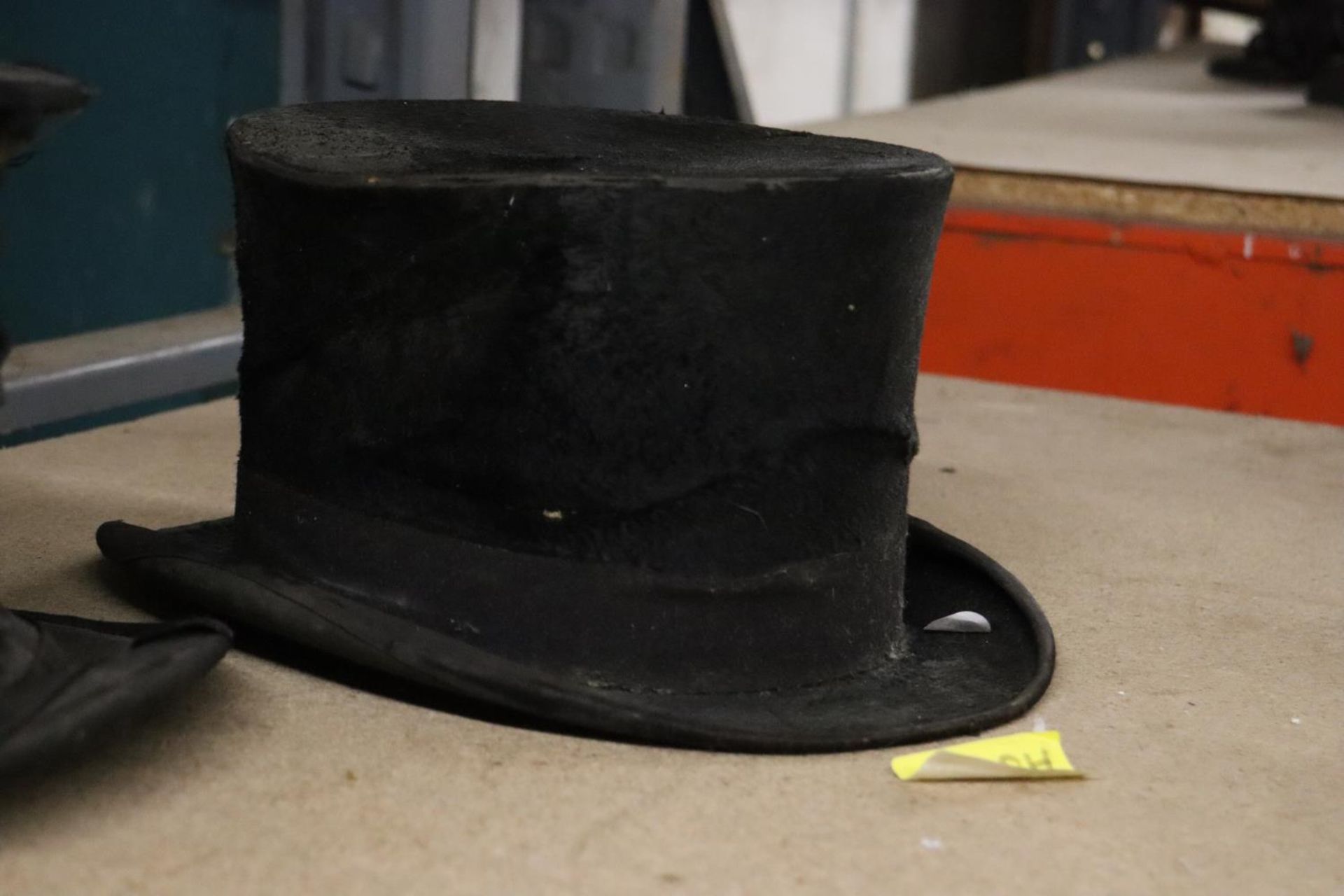 TWO VINTAGE TOP HATS AND A BOWLER HAT - TOP HATS A/F - Image 4 of 6