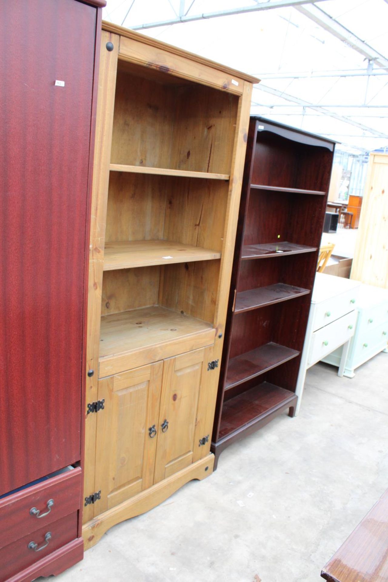 A MODERN MEXICAN PINE OPEN DISPLAY UNIT WITH CUPBOARDS TO BASE, 32" WIDE