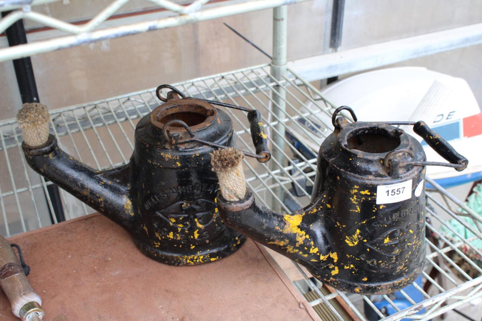 A PAIR OF VINTAGE CAST IRON PARAFIN BURNING KETTLES - Image 2 of 7