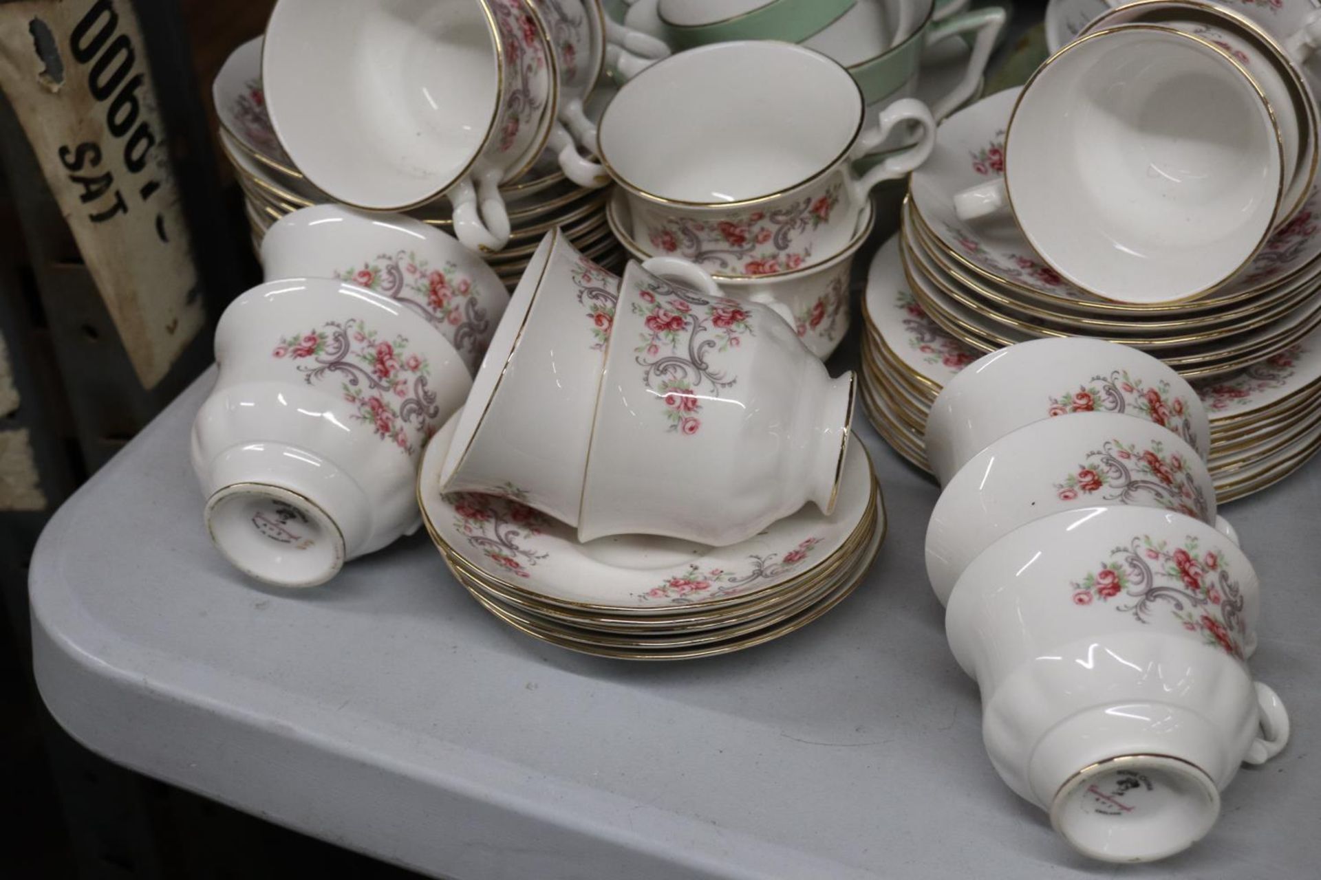 A LARGE QUANTITY OF COLCLOUGH AND GAINSBOROUGH CUPS, SAUCERS AND SIDE PLATES - Image 2 of 5