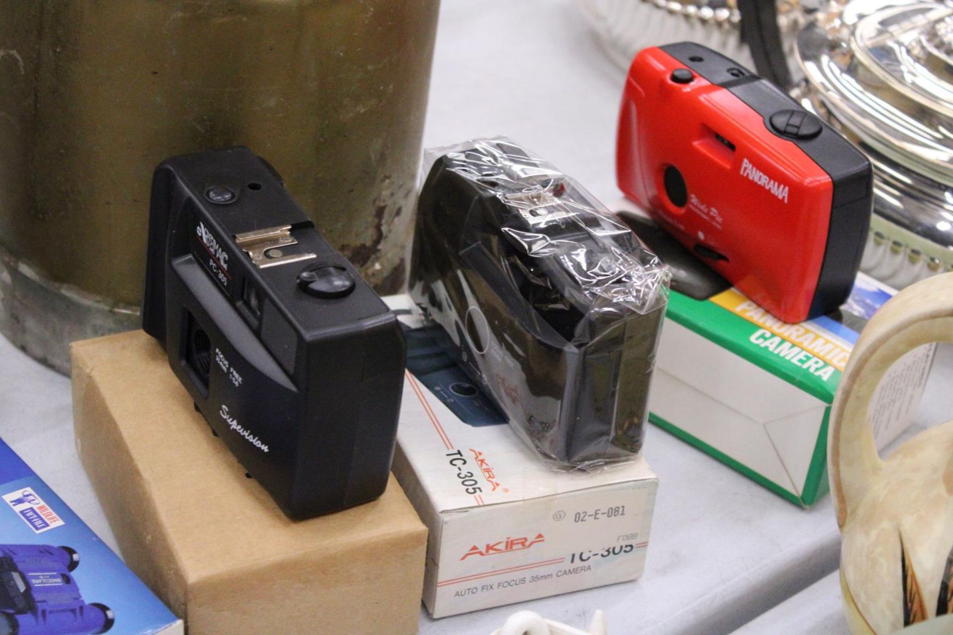 A MIXED LOT OF CAMERAS TO INCLUDE AKIRA, PANORAMA AND REMAC PLUS A PAIR OF BINOCULARS - Image 5 of 5