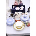 A MIXED LOT TO INCLUDE TWO WEDGEWOOD TRINKET BOXES, A LEONARDO COLLECTION MINIATURE TEASET,