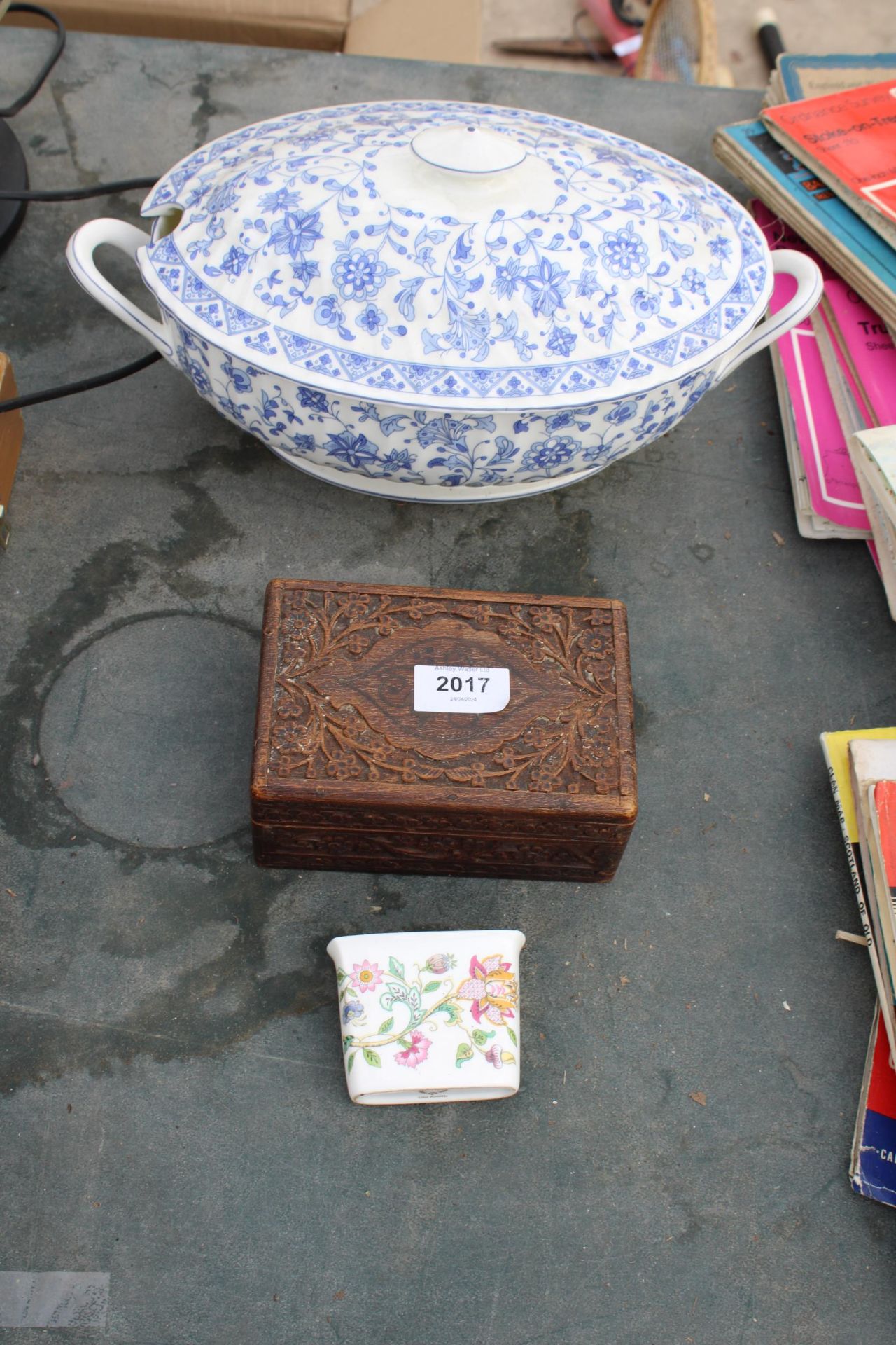 THREE ITEMS TO INCLUDE TWO PIECES OF MINTON AND A HAND CARVED HARDWOOD JEWELLERY BOX