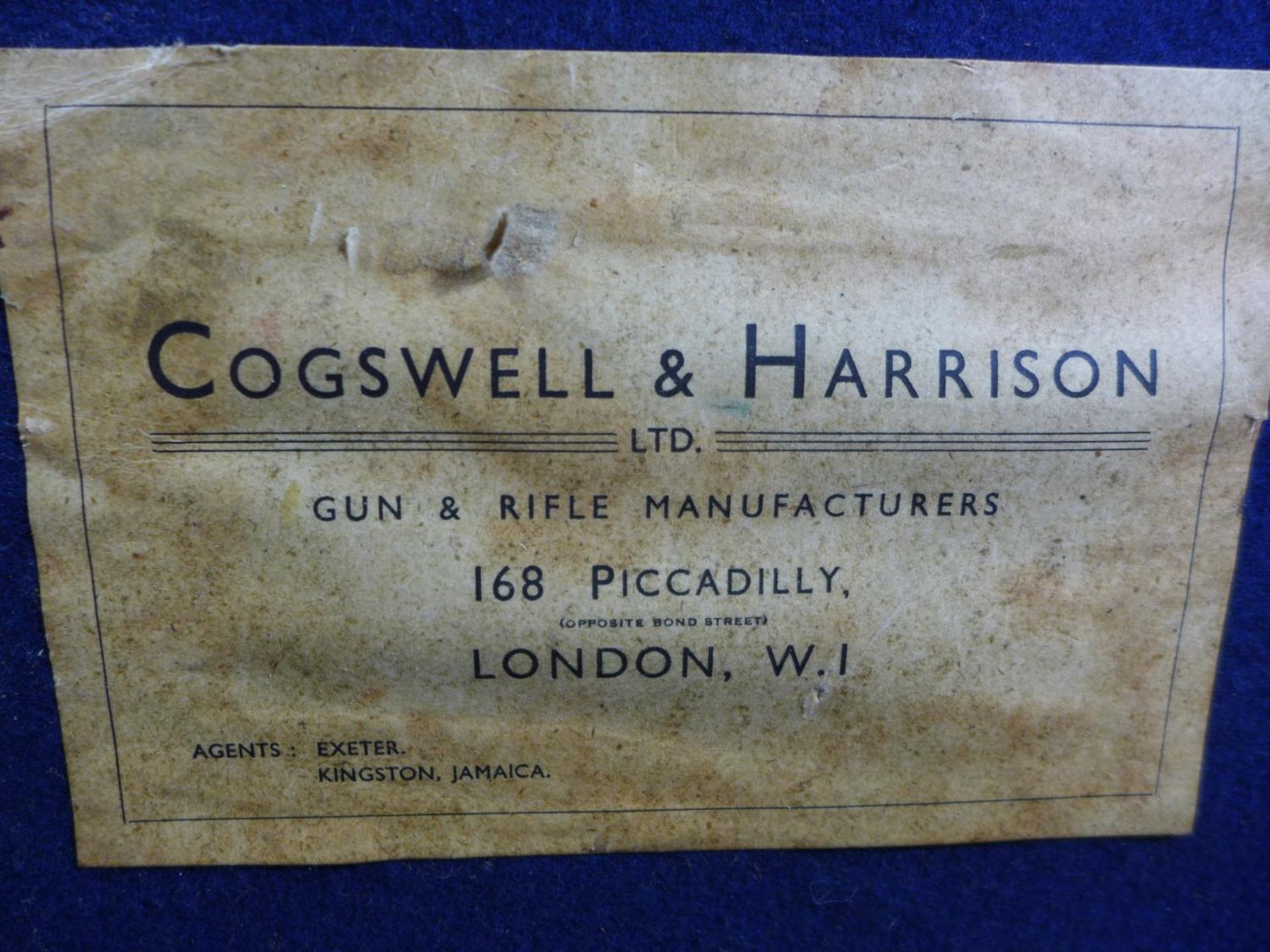 A COGSWELL AND HARRISON GUN CASE TO TAKE A 31 INCH BARREL GUN - Bild 2 aus 4