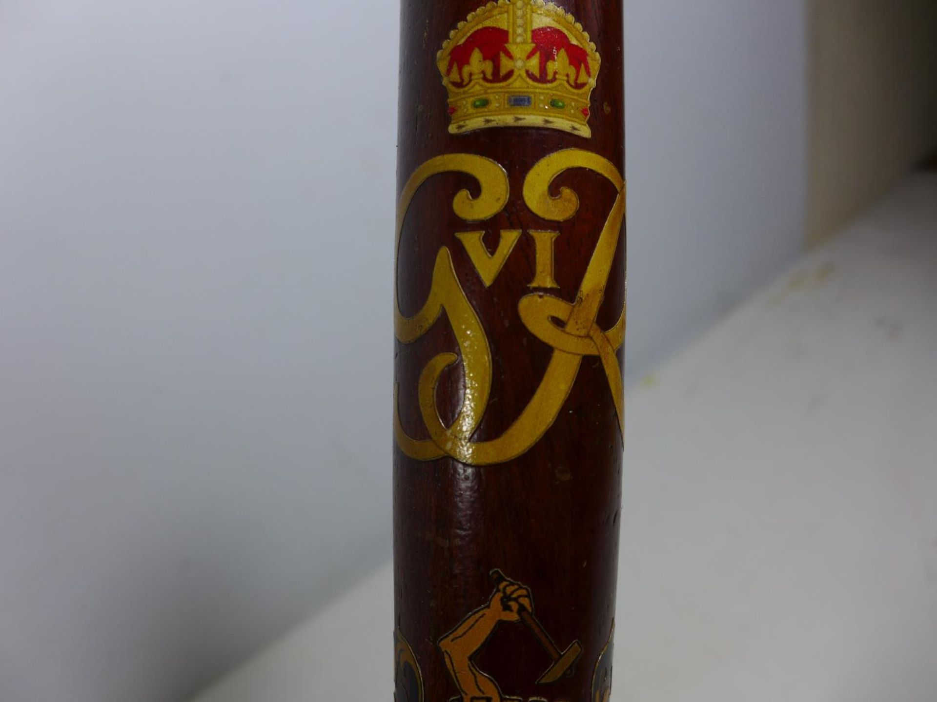 A GEORGE VI POLICEMANS TRUNCHEON, LENGTH 40CM AND TWO POLICEMANS WHISTLES - Image 3 of 6