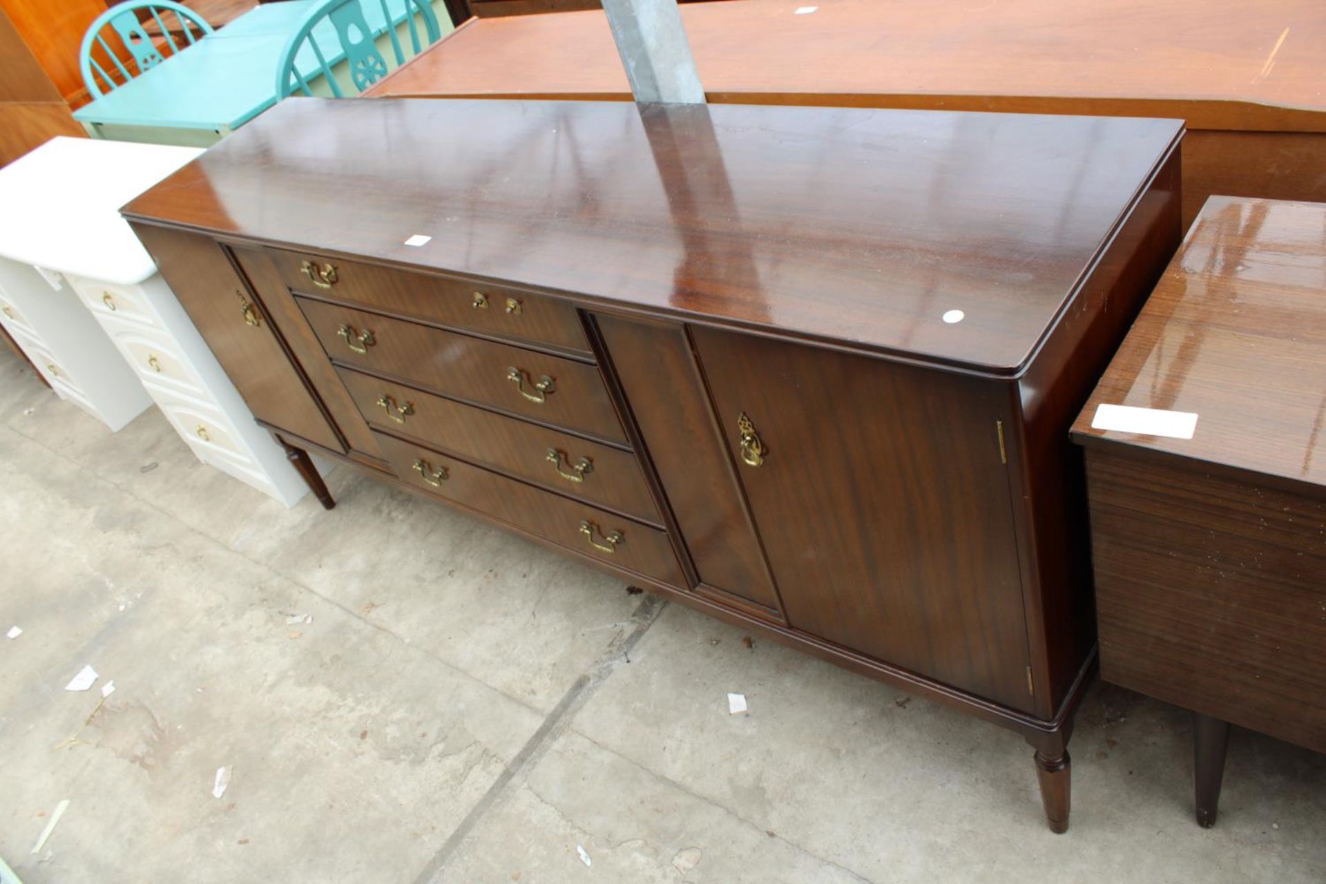 A MAHOGANY STRONGBOW FURNITURE SIDEBOARD ENCLOSING FOUR DRAWERS AND TWO CUPBOARDS, 72" WIDE - Image 2 of 4