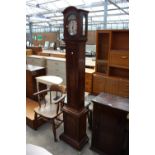 AN EARLY 20TH CENTURY MAHOGANY LONG CASE CLOCK WITH DOMED TOP ON FRONT BRASS CLAW FEET, 17" WIDE