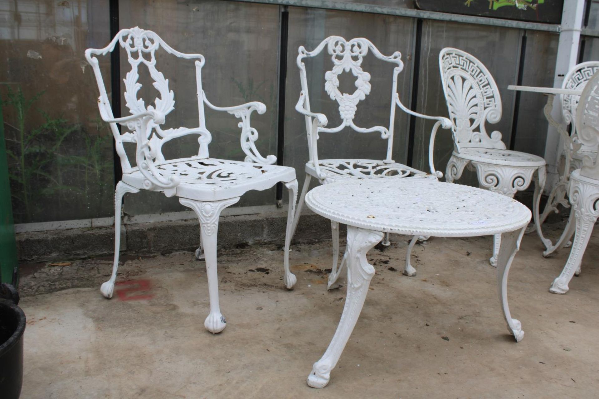 A VINTAGE CAST ALLOY BISTRO SET COMPRISING OF A ROUND TABLE AND FOUR CHAIRS - Image 6 of 6