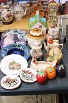 A MIXED LOT OF CERAMICS TO INCLUDE TEAPOTS, PLATES, PRESERVE POTS ETC