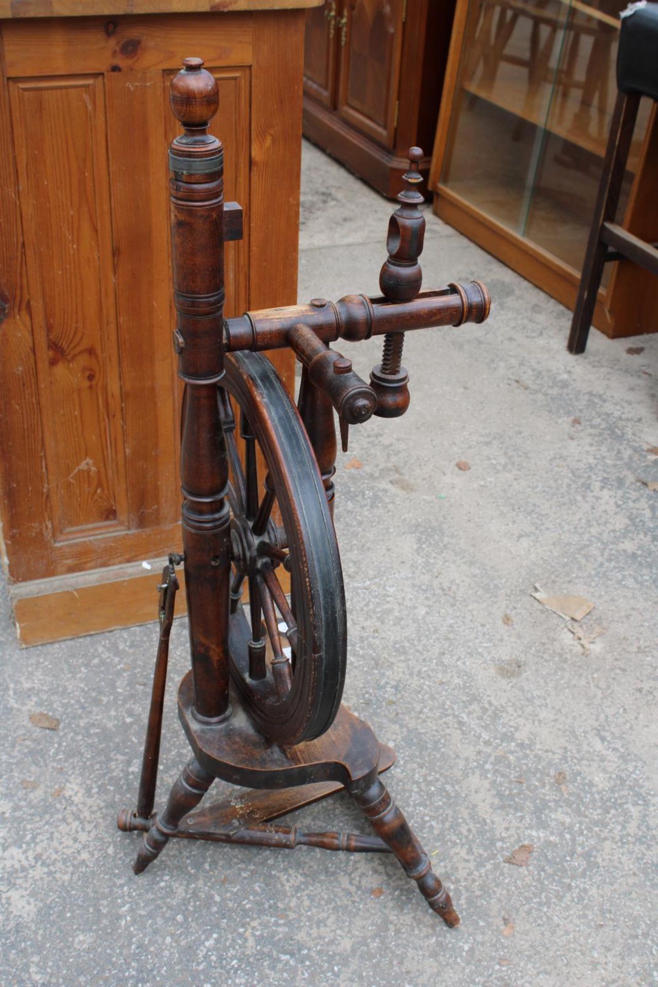 A BEECH FRAMED SPINNING WHEEL ON TURNED LEGS AND STRETCHERS - Image 3 of 5