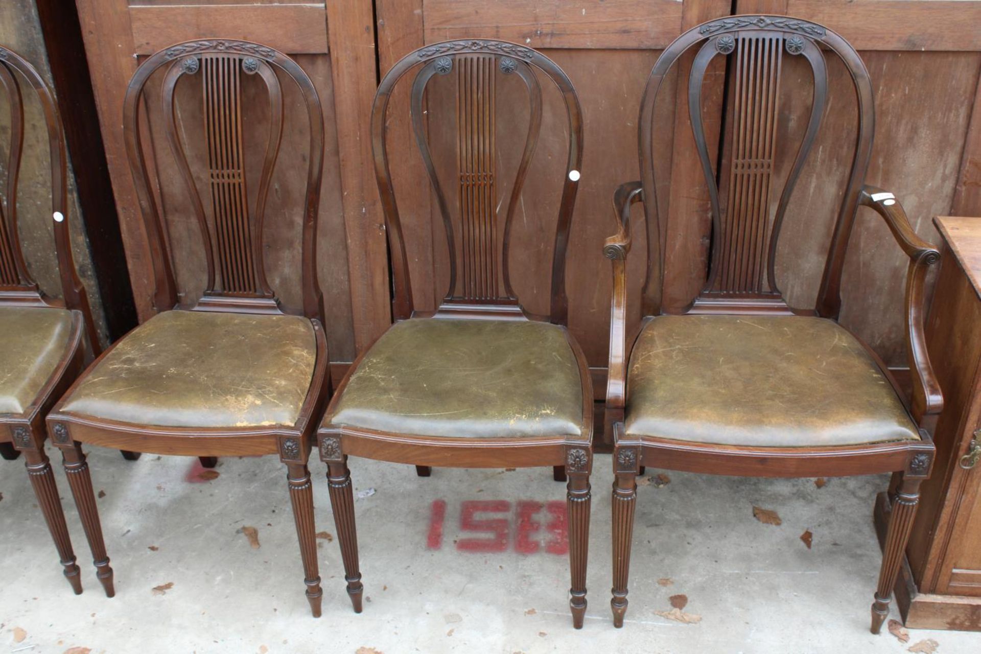 A SET OF SIX MAHOGANY HOOP BACK HEPPLEWHITE STYLE DINING CHAIRS ON TURNED AND FLUTED LEGS, TWO BEING - Image 2 of 6