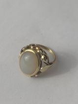 A 14CT GOLD WHITE QUARTZ CABOCHON DRESS RING, SIZE L, WEIGHT 5.11 G, COMPLETE WITH PRESENTATION BOX