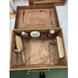 A VINTAGE LEATHER TRAVEL CASE WITH HALLMARKED BIRMINGHAM SILVER CONTENTS TO INCLUDE BRUSHES,